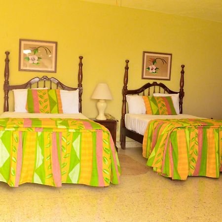 Sahara Dela Mer Inn Montego Bay Extérieur photo