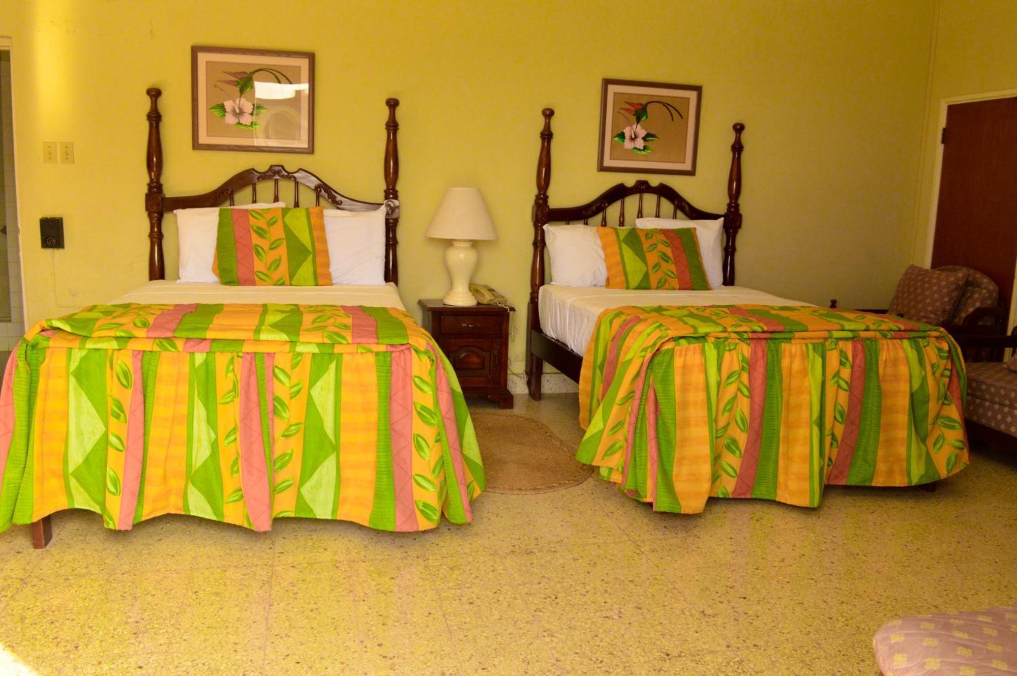 Sahara Dela Mer Inn Montego Bay Extérieur photo